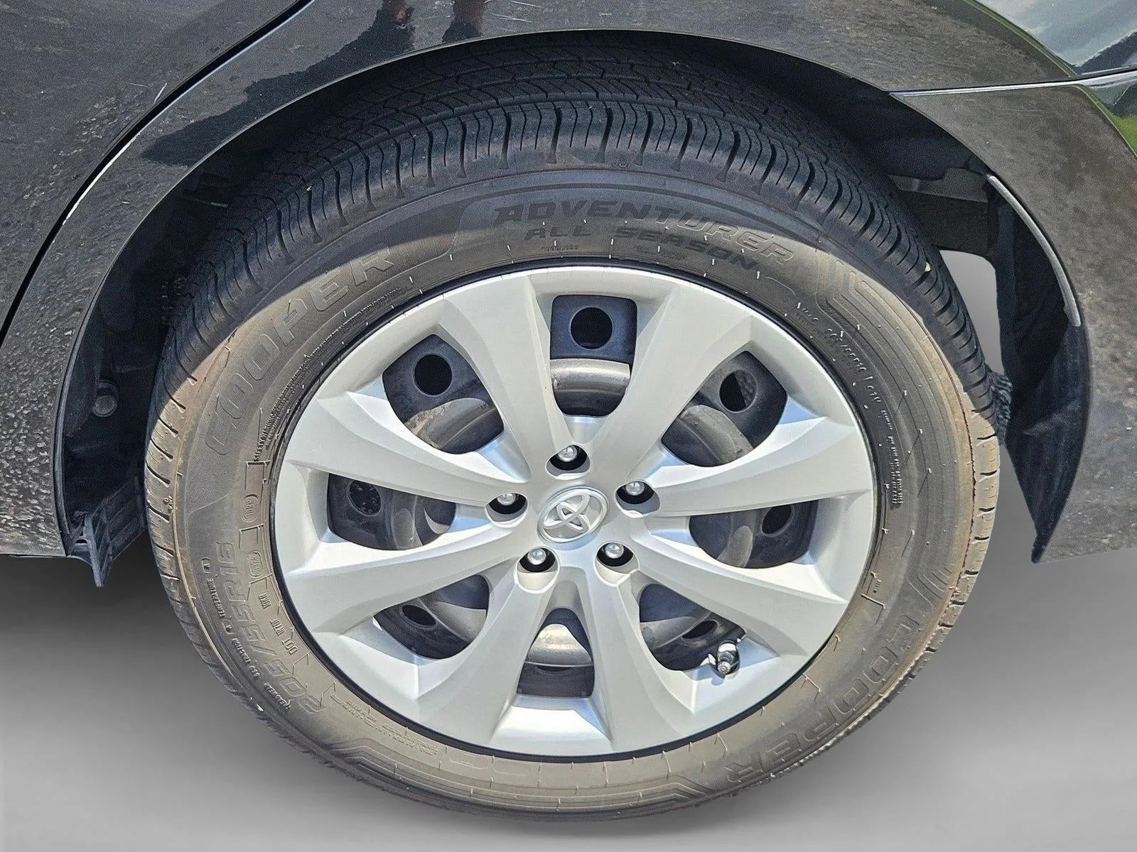 2016 Toyota Corolla 4dr Sdn CVT Auto LE (Natl) photo 6