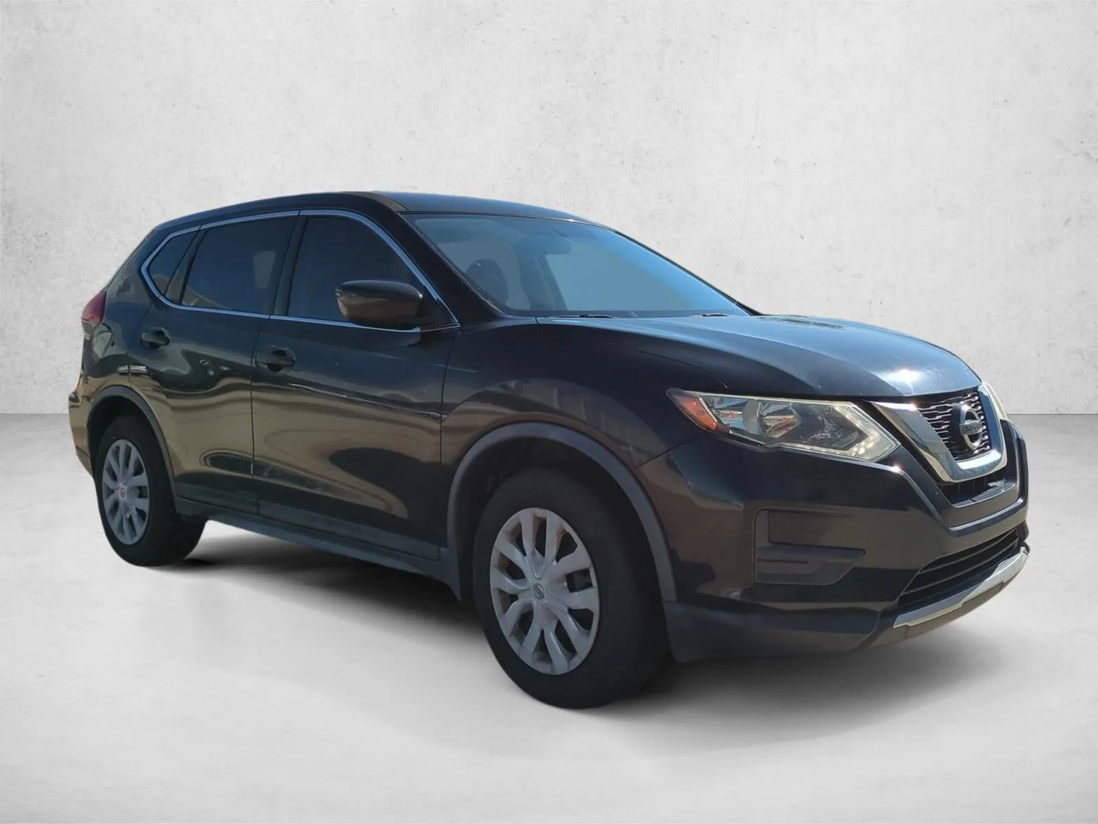 2017 Nissan Rogue FWD S photo 3