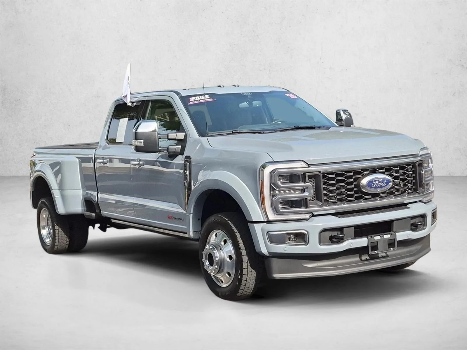 2026 Ford F-450 Platinum photo 3