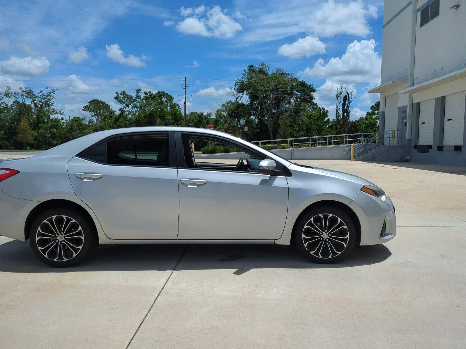 2014 Toyota Corolla 4dr Sdn CVT Auto S Plus (Natl) photo 4