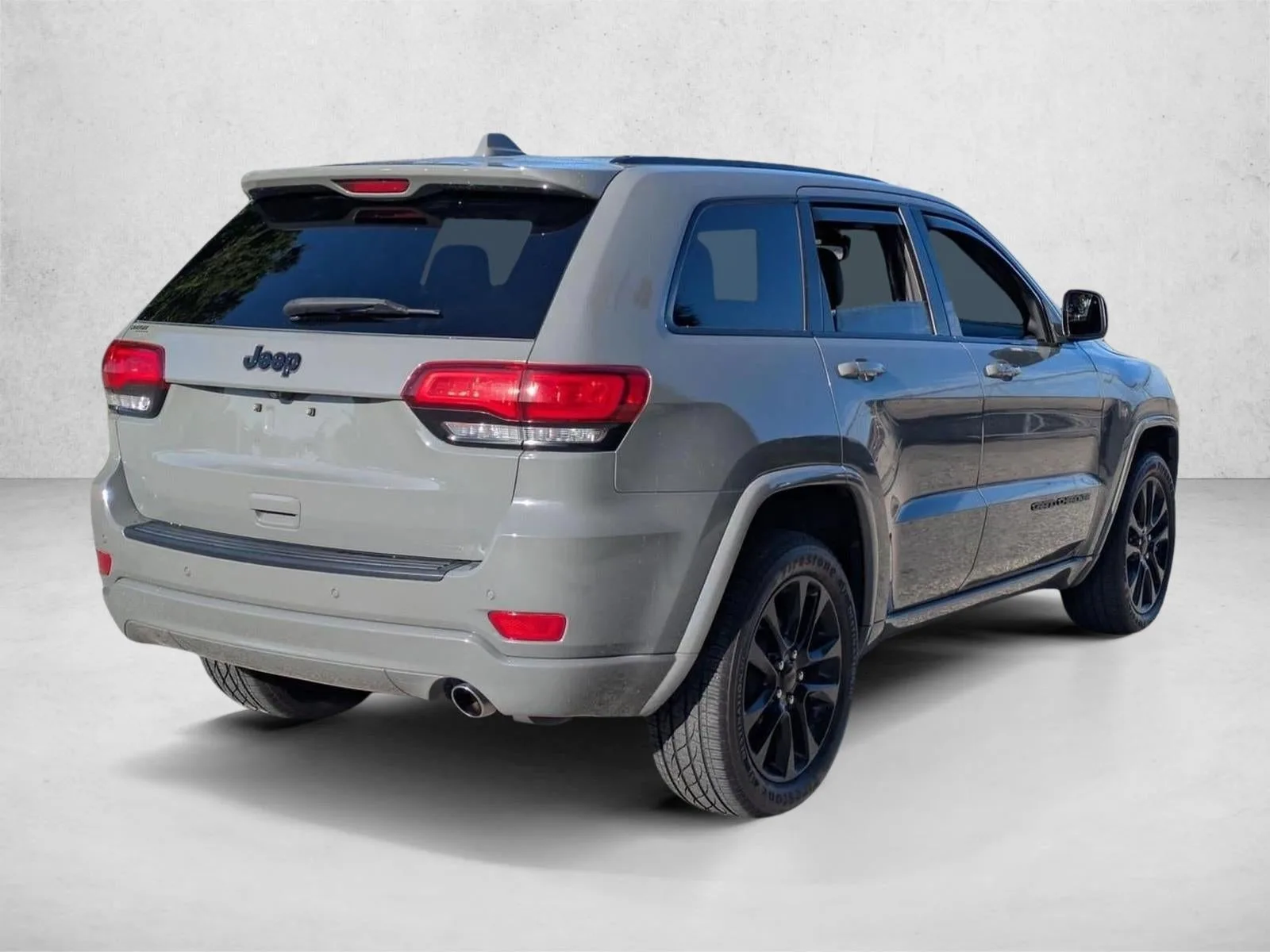 2020 Jeep Grand Cherokee Altitude 4x2 photo 5