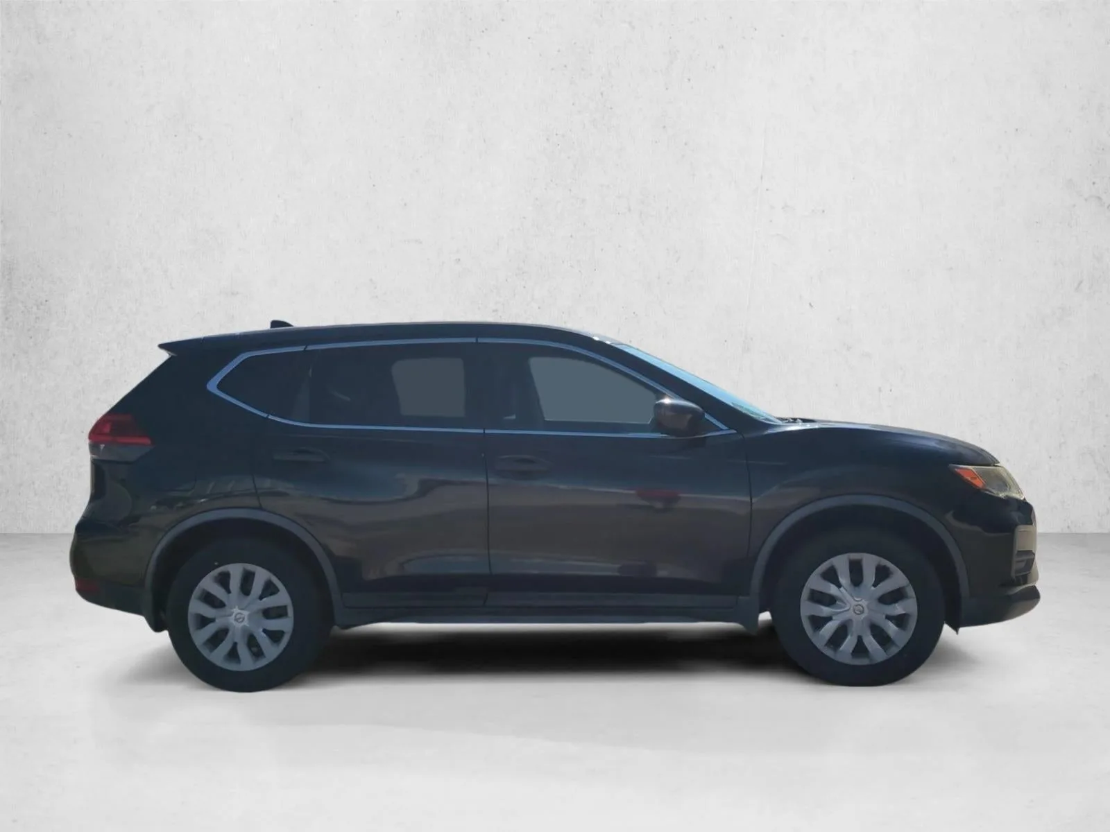 2017 Nissan Rogue FWD S photo 4
