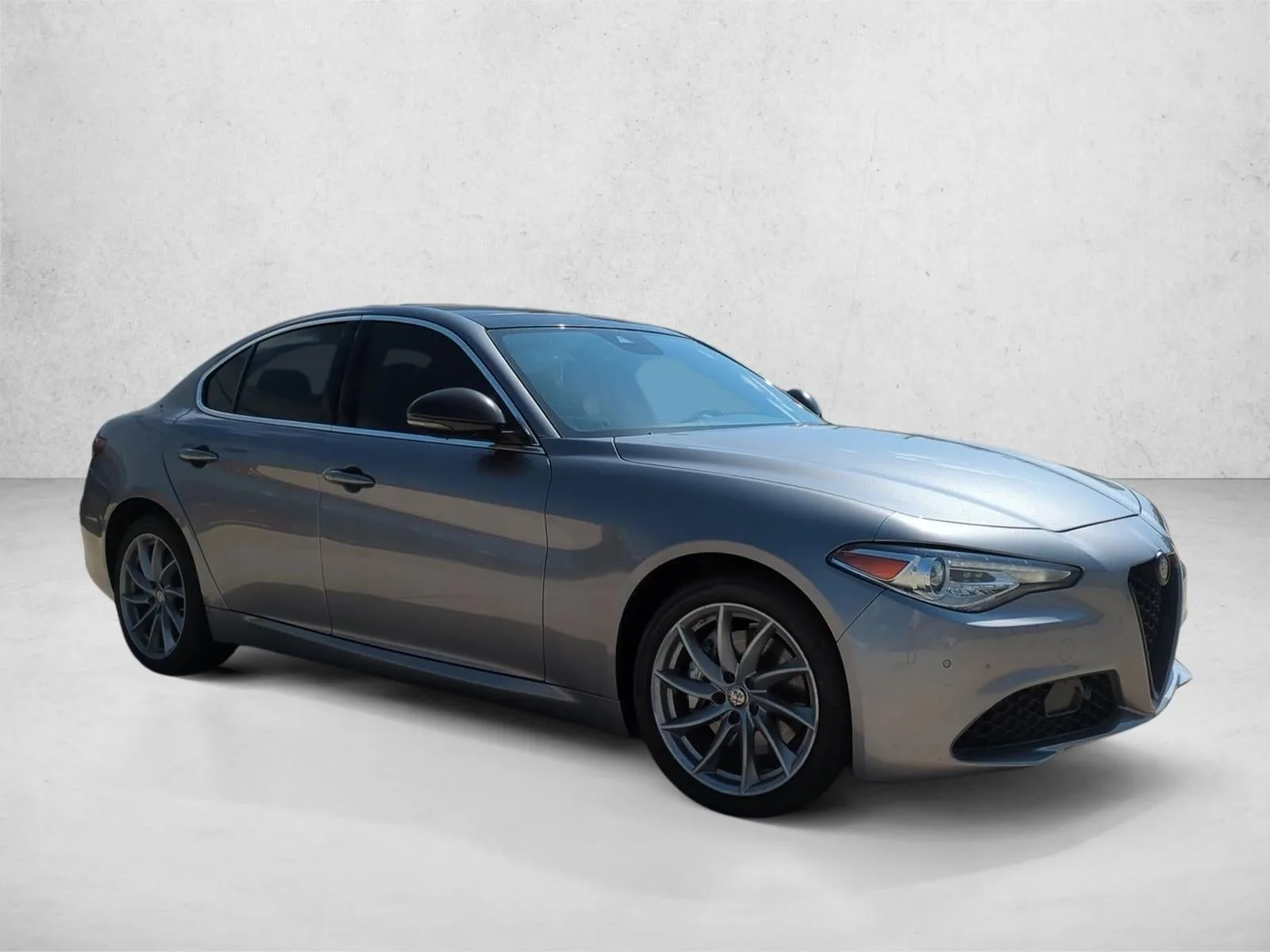 2020 Alfa Romeo Giulia AWD photo 3