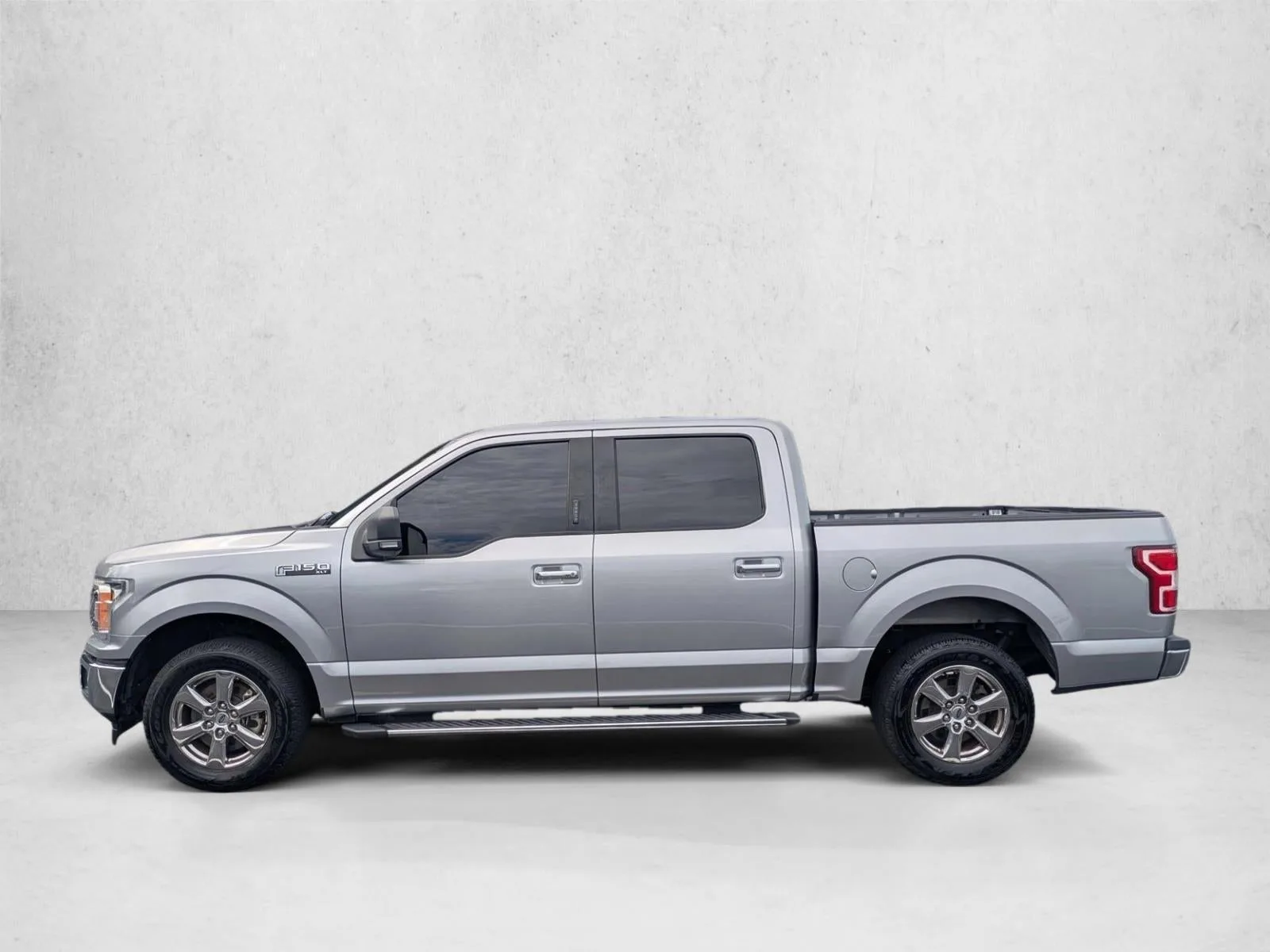 2020 Ford F-150 XLT 2WD SuperCrew 5.5' Box photo 9