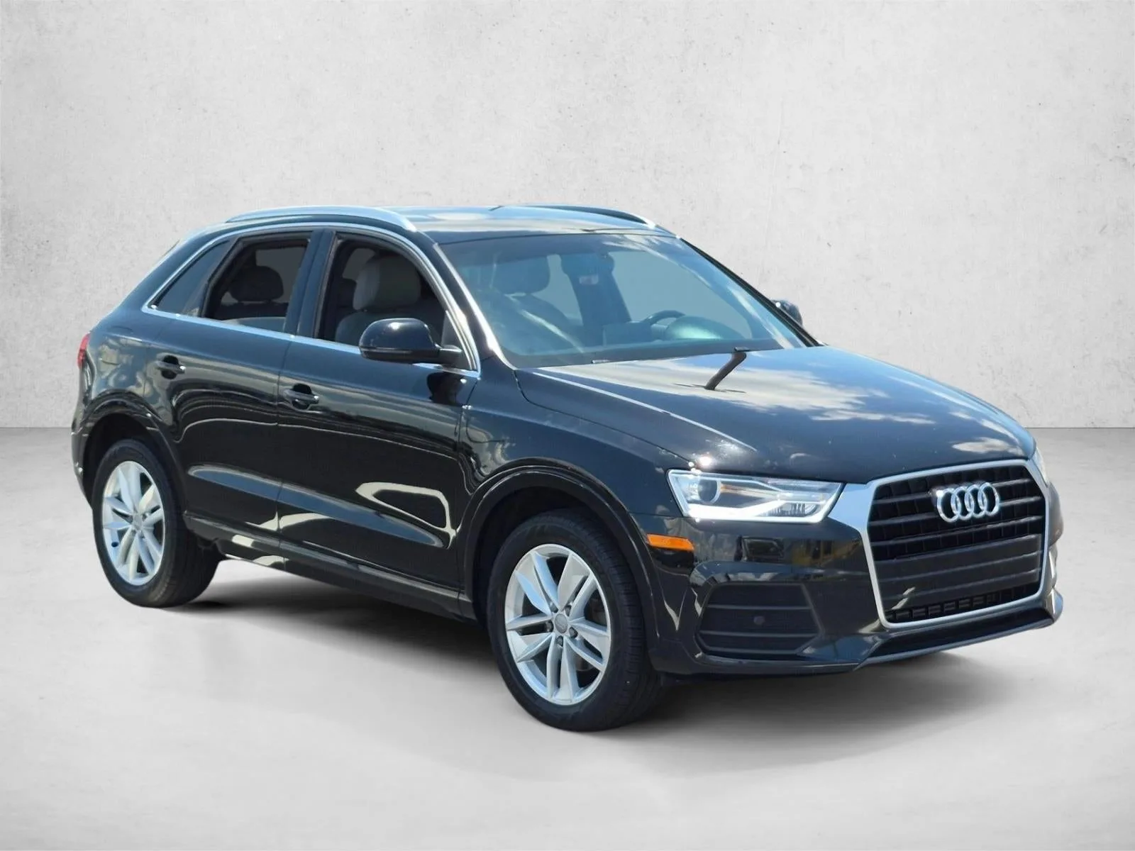 2017 Audi Q3 2.0T Premium photo 3
