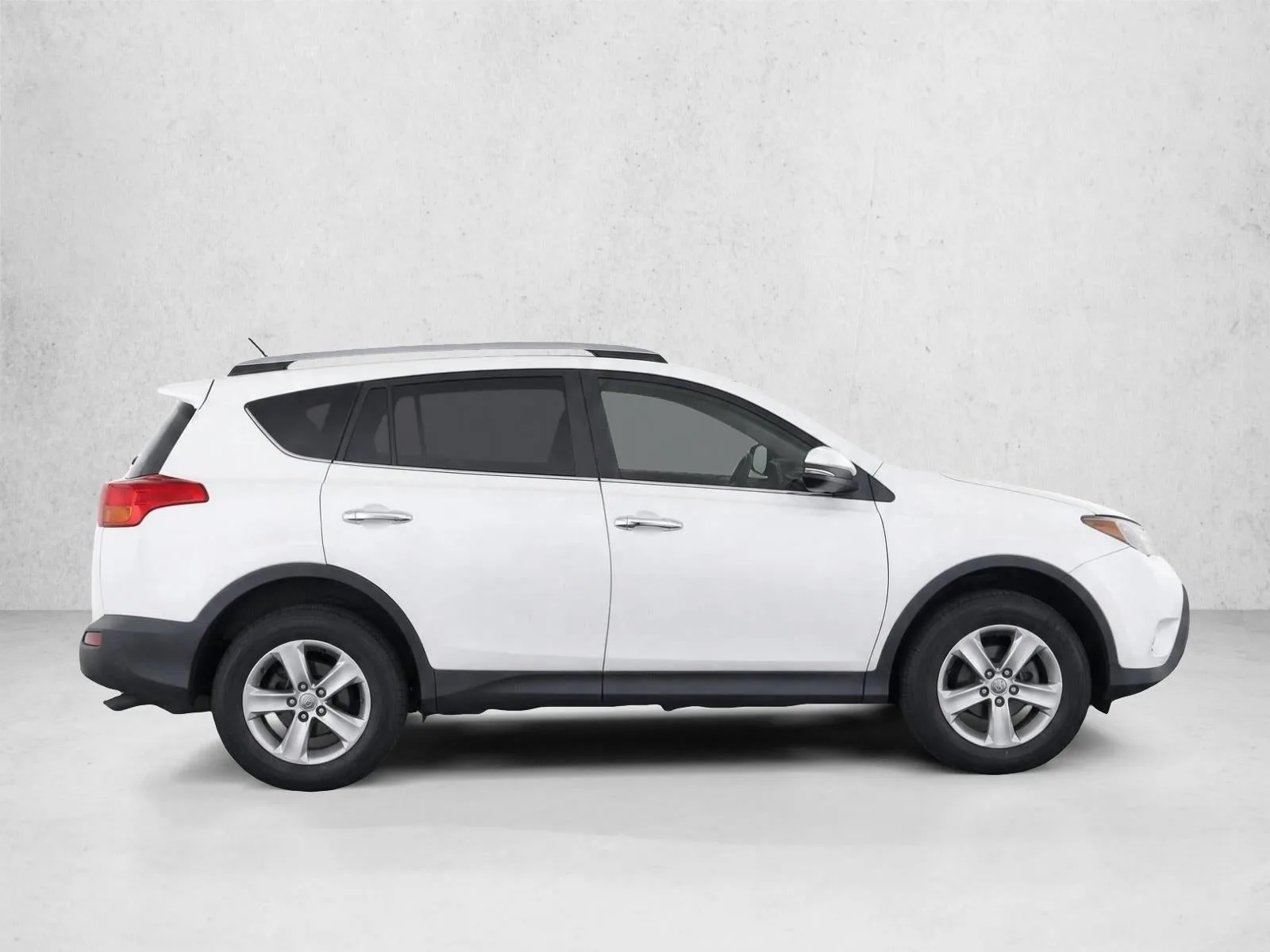2015 Toyota RAV4 AWD 4dr XLE (Natl) photo 8