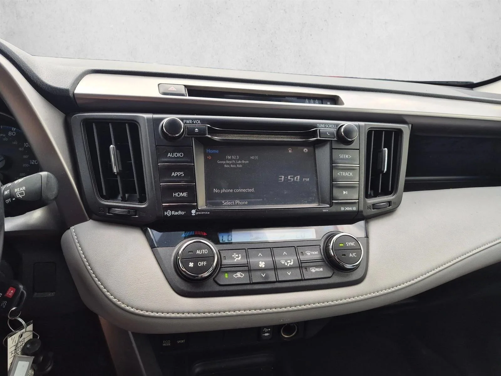 2017 Toyota RAV4 XLE FWD (GS) photo 10