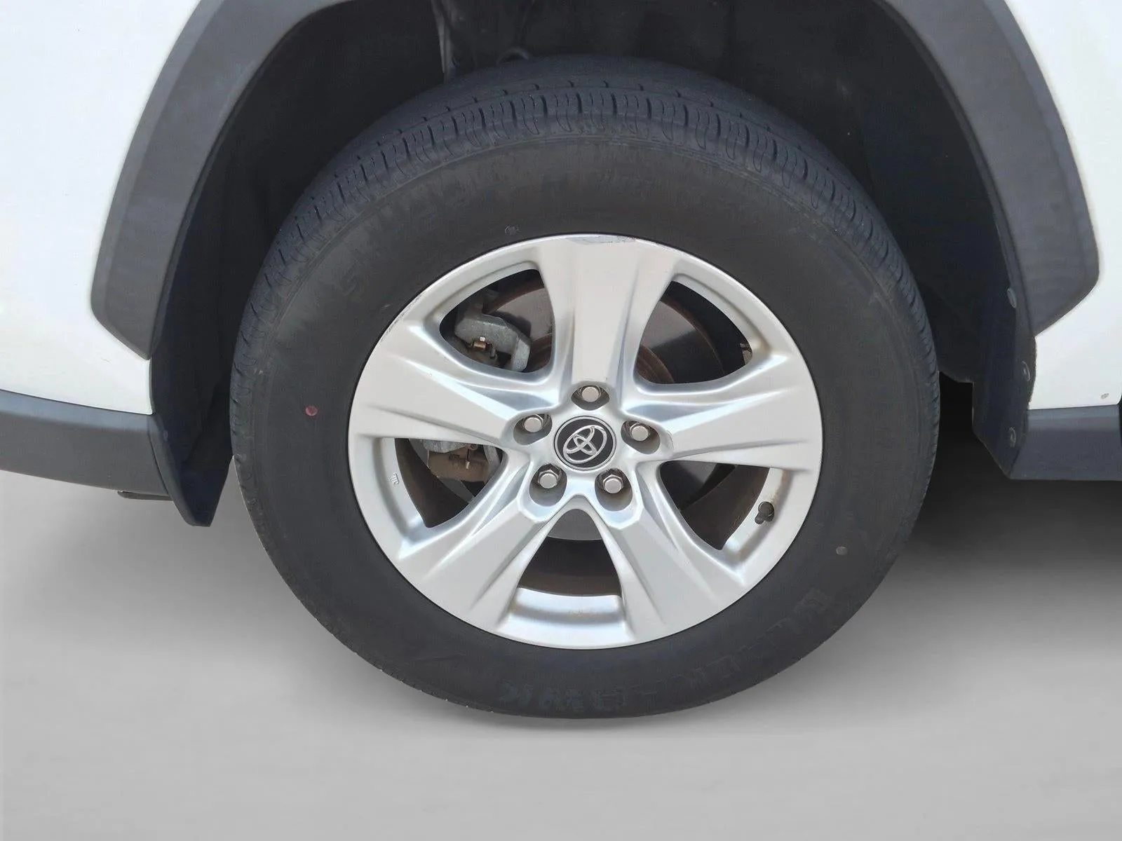 2020 Toyota RAV4 XLE FWD (GS) photo 7