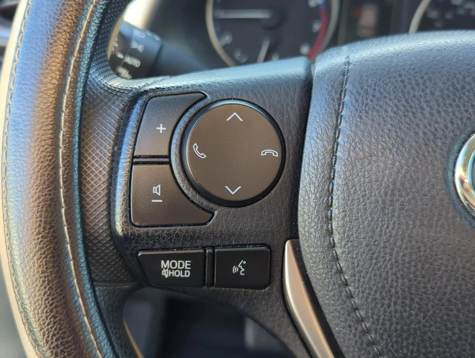 2018 Toyota RAV4 LE FWD (GS) photo 10