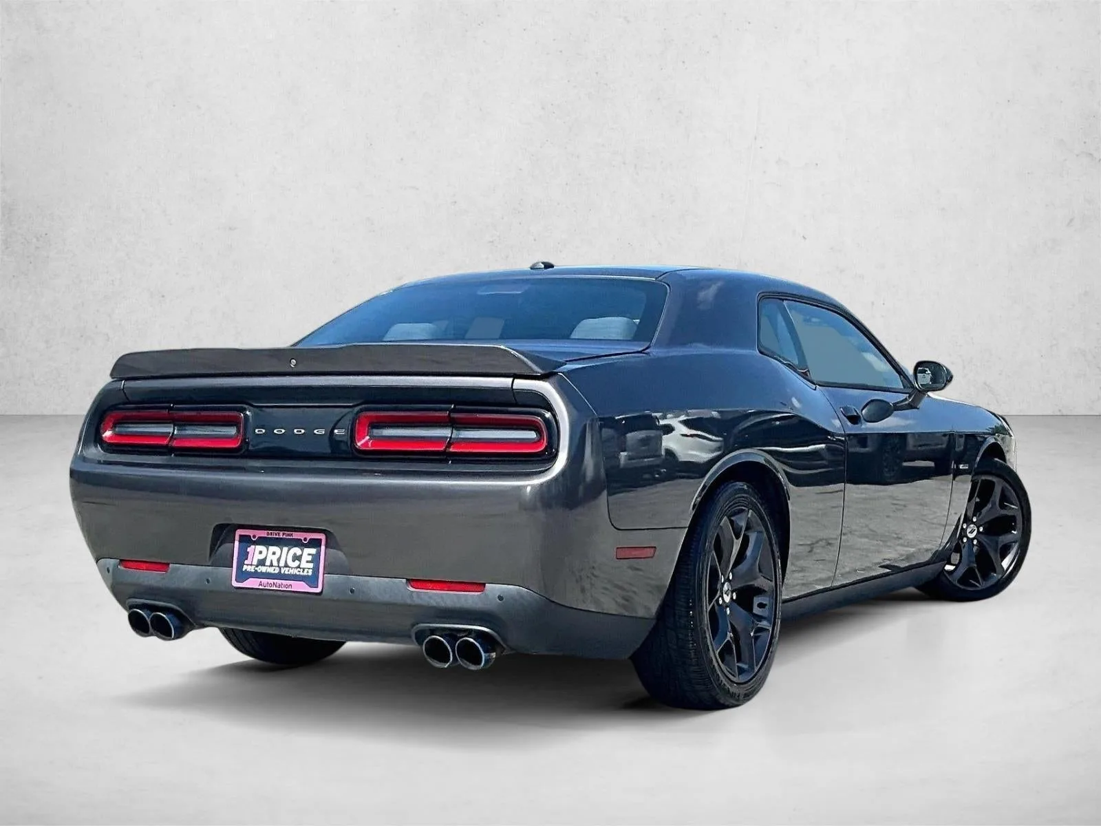 2015 Dodge Challenger R/T photo 2