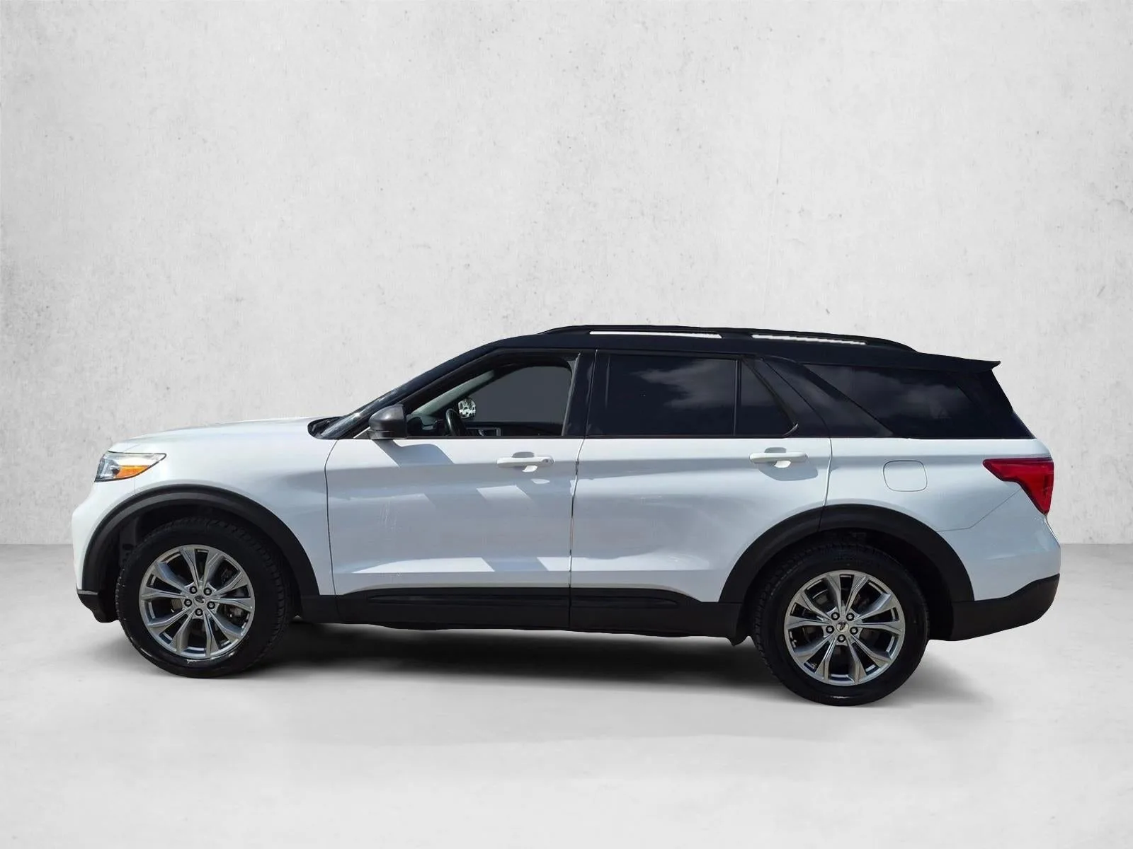 2020 Ford Explorer XLT RWD photo 8