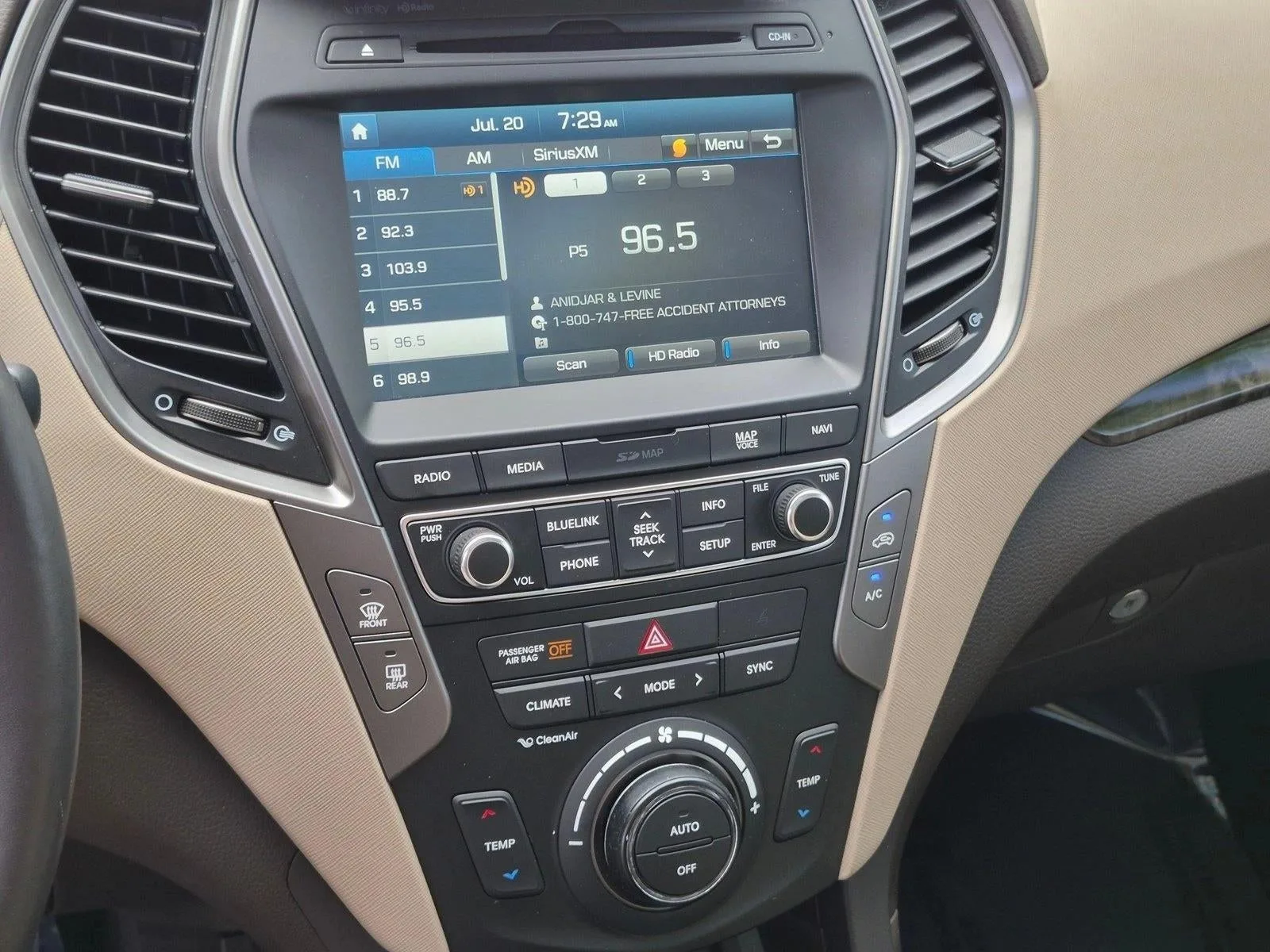 2017 Hyundai Santa Fe Sport 2.4L Auto photo 12