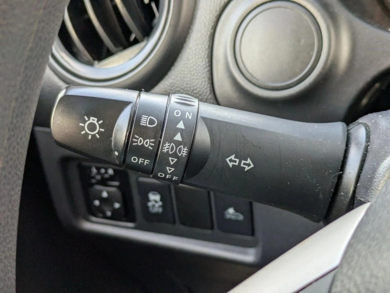 2024 Mitsubishi Mirage ES CVT photo 7