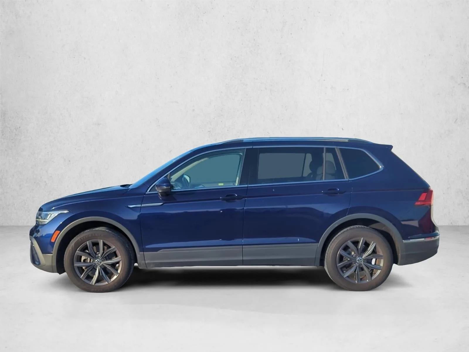 2022 Volkswagen Tiguan 2.0T SE FWD photo 5