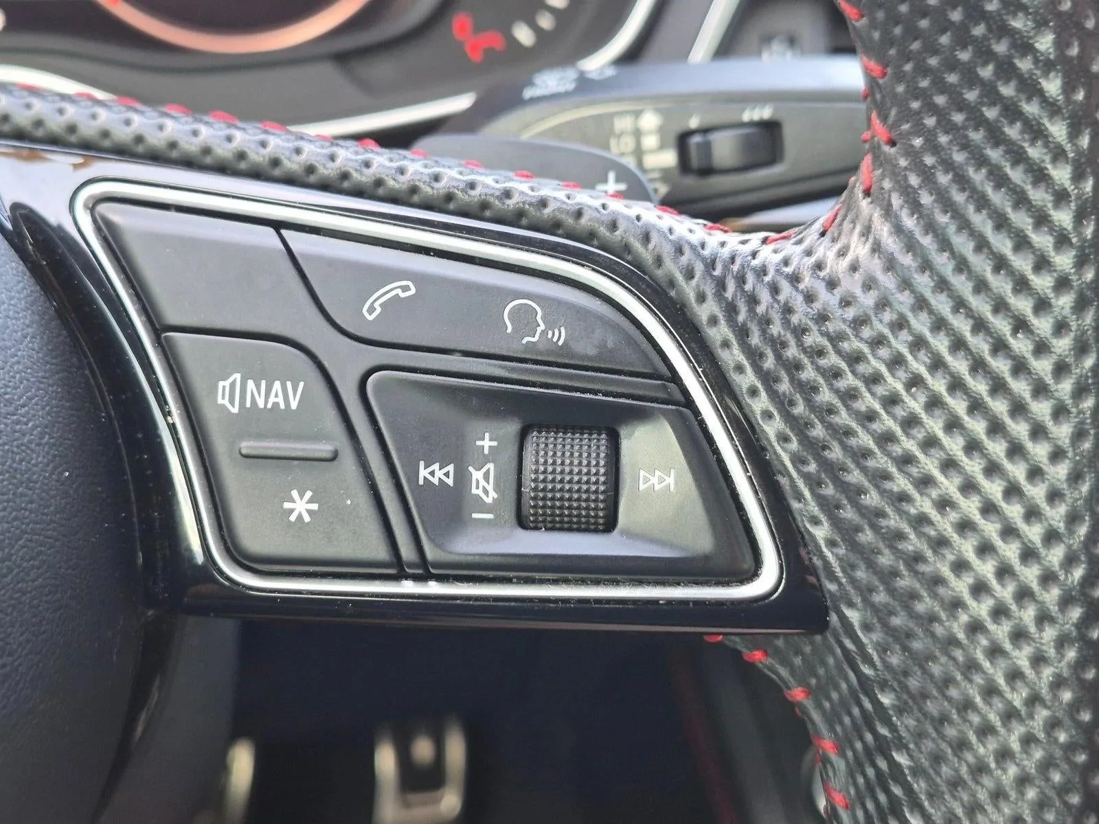 2019 Audi A4 Premium Plus 45 TFSI quattro photo 5