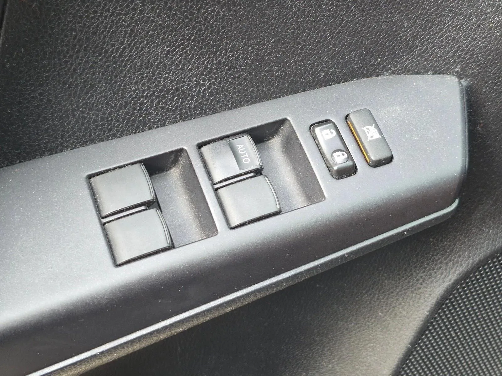 2017 Toyota RAV4 XLE FWD (GS) photo 11