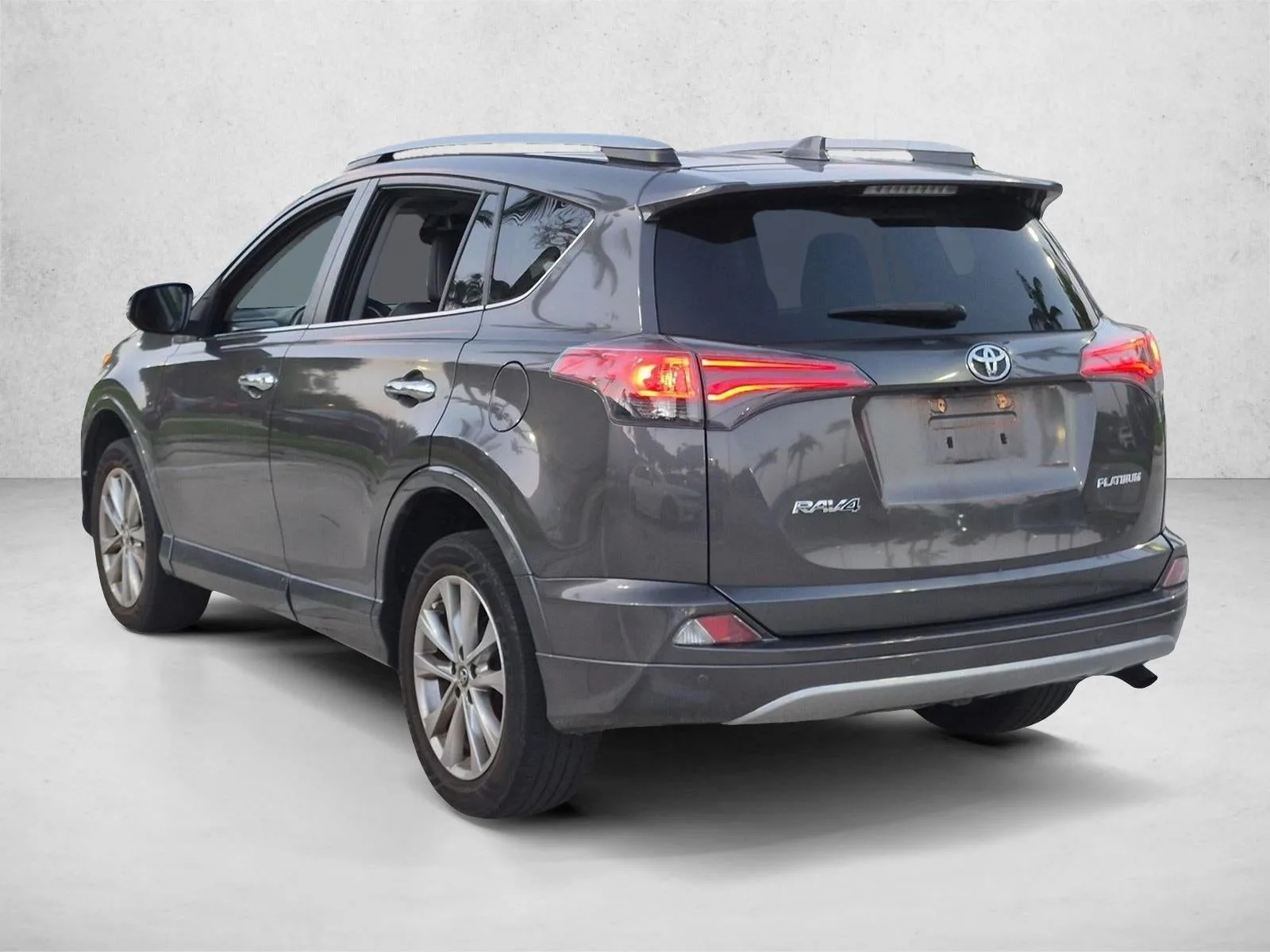 2017 Toyota RAV4 Platinum FWD (Natl) photo 7