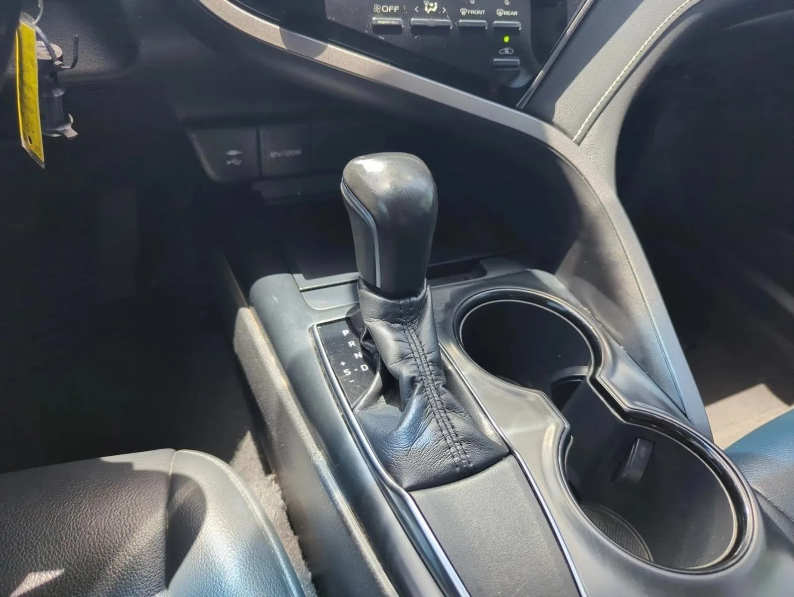 2019 Toyota Camry SE Auto (SE) photo 9