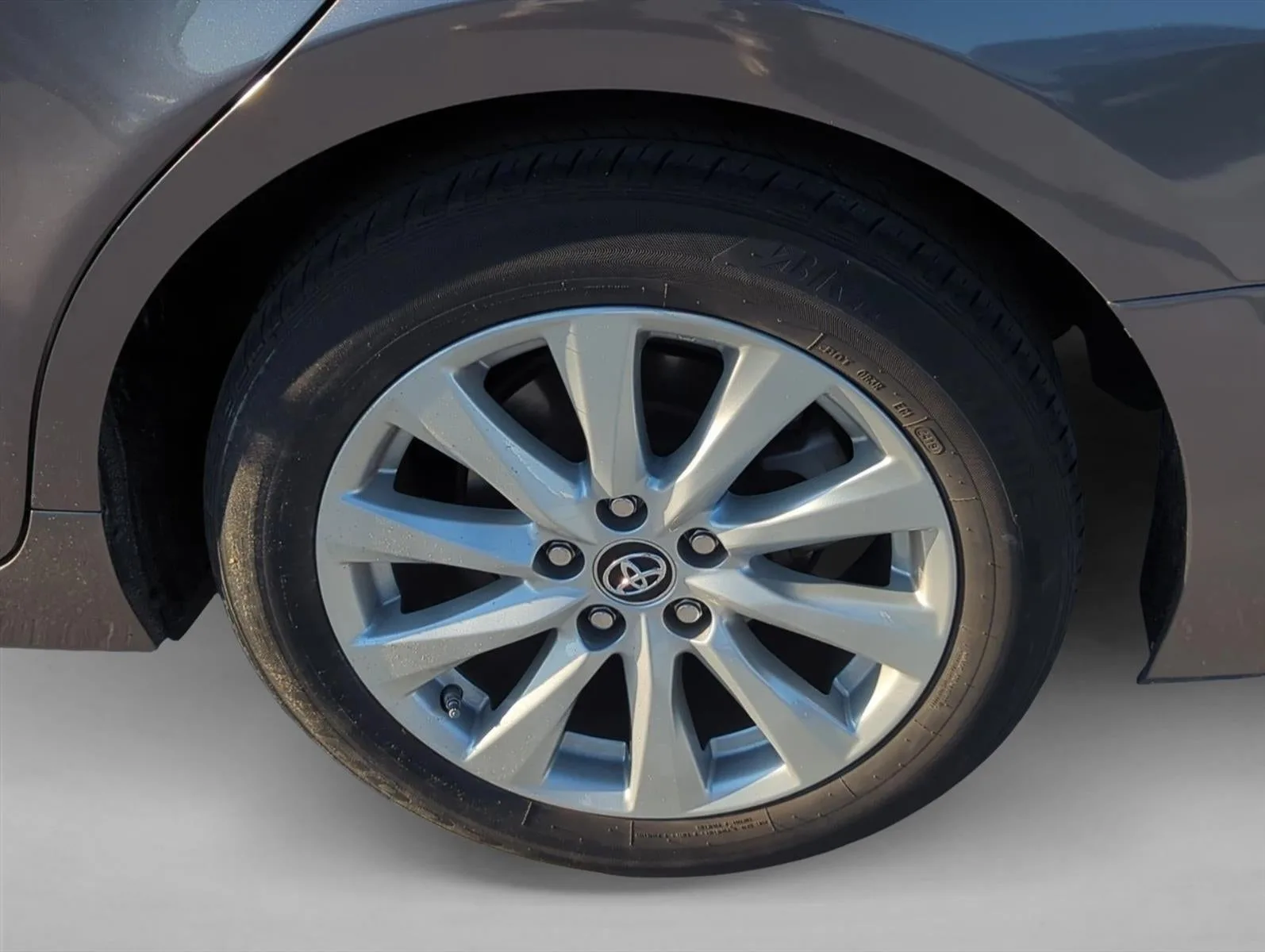 2019 Toyota Camry LE Auto (SE) photo 6