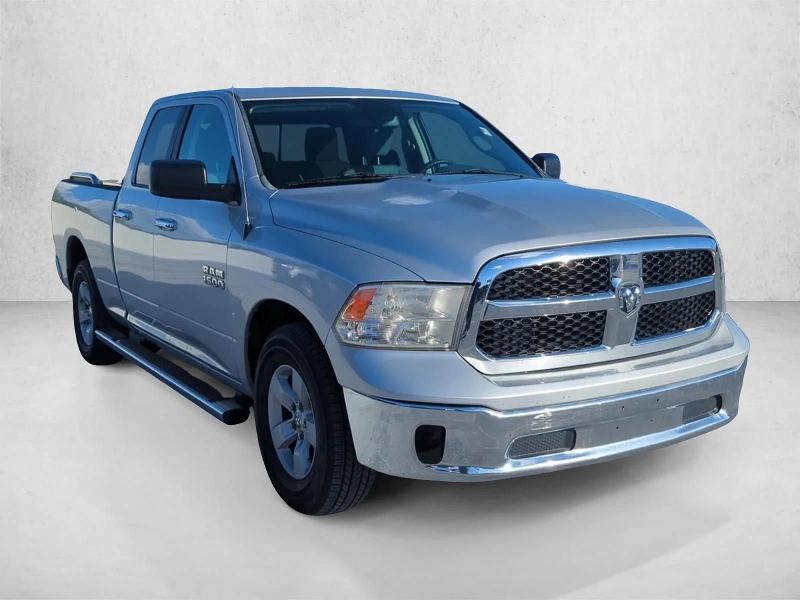 2016 RAM 1500 2WD Quad Cab 6.4 Ft Box SLT photo 3