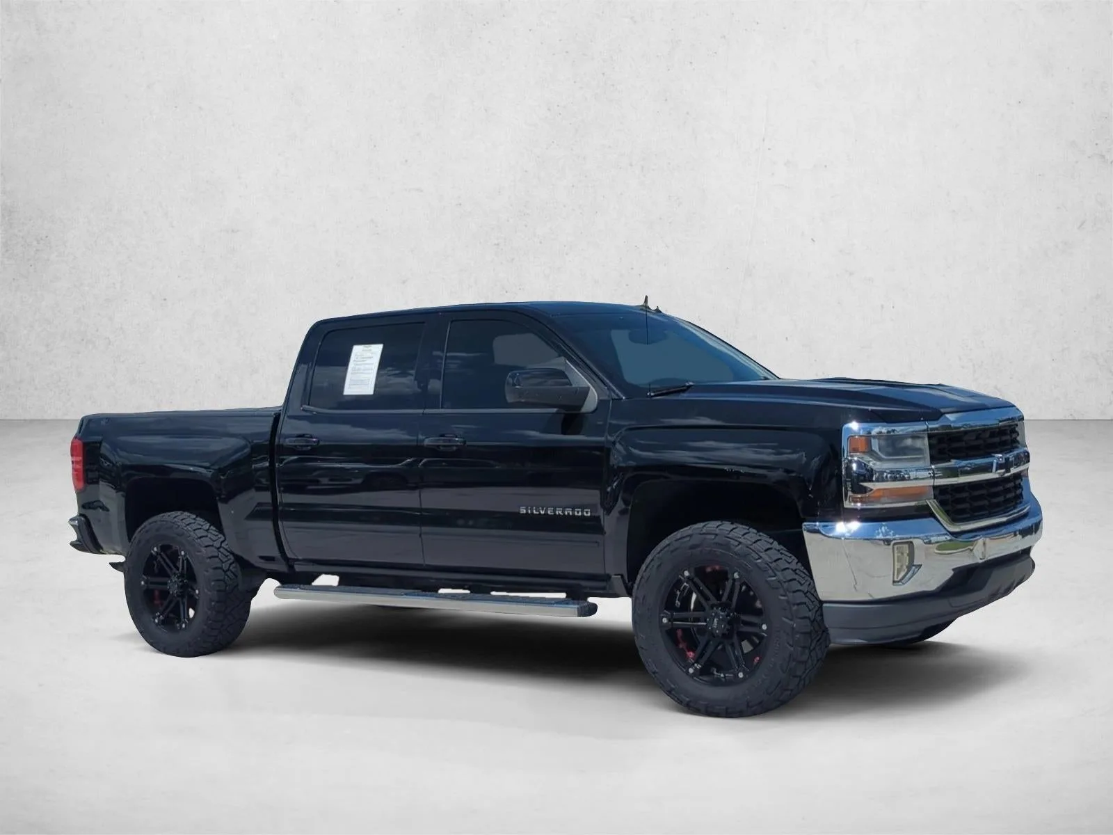 2016 Chevrolet Silverado 1500 Crew Cab Short Box 2-Wheel Drive LT photo 3