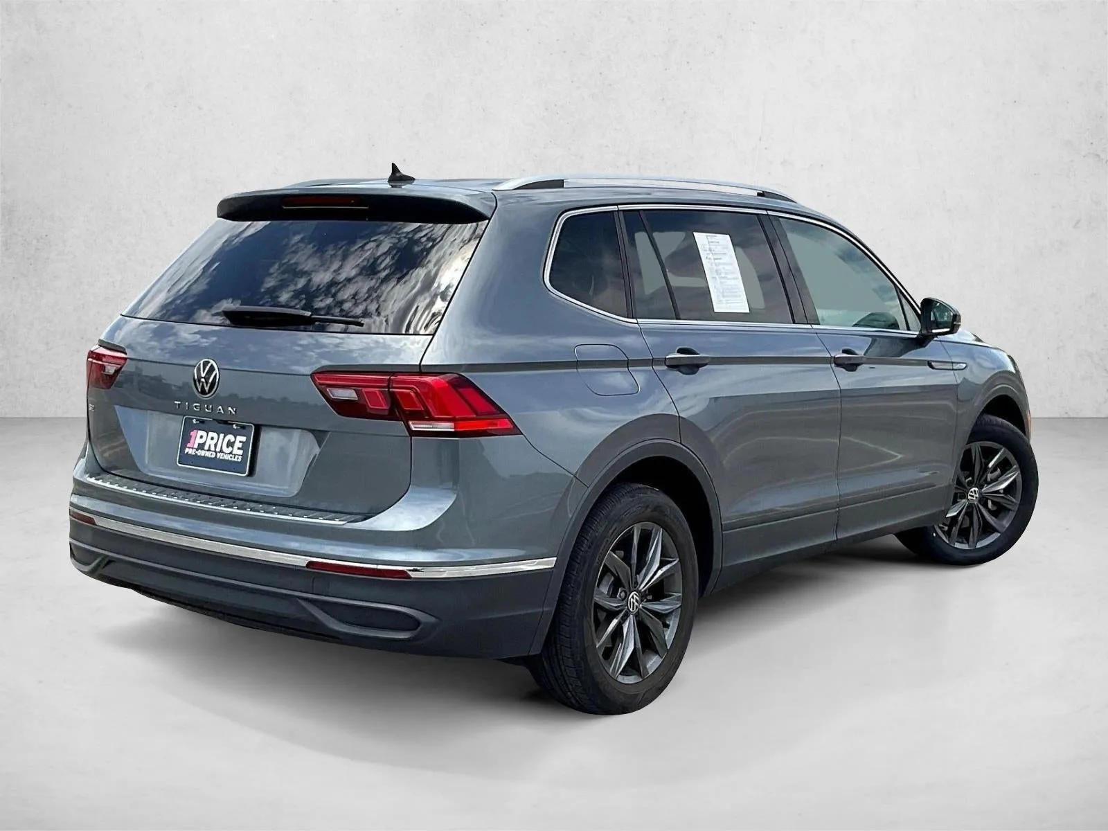 2023 Volkswagen Tiguan 2.0T SE FWD photo 2