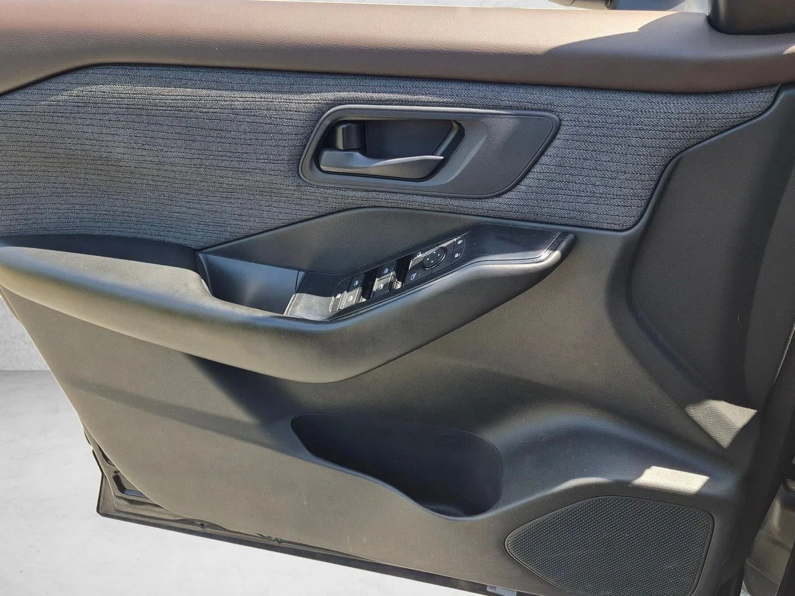 2023 Nissan Rogue AWD S photo 8