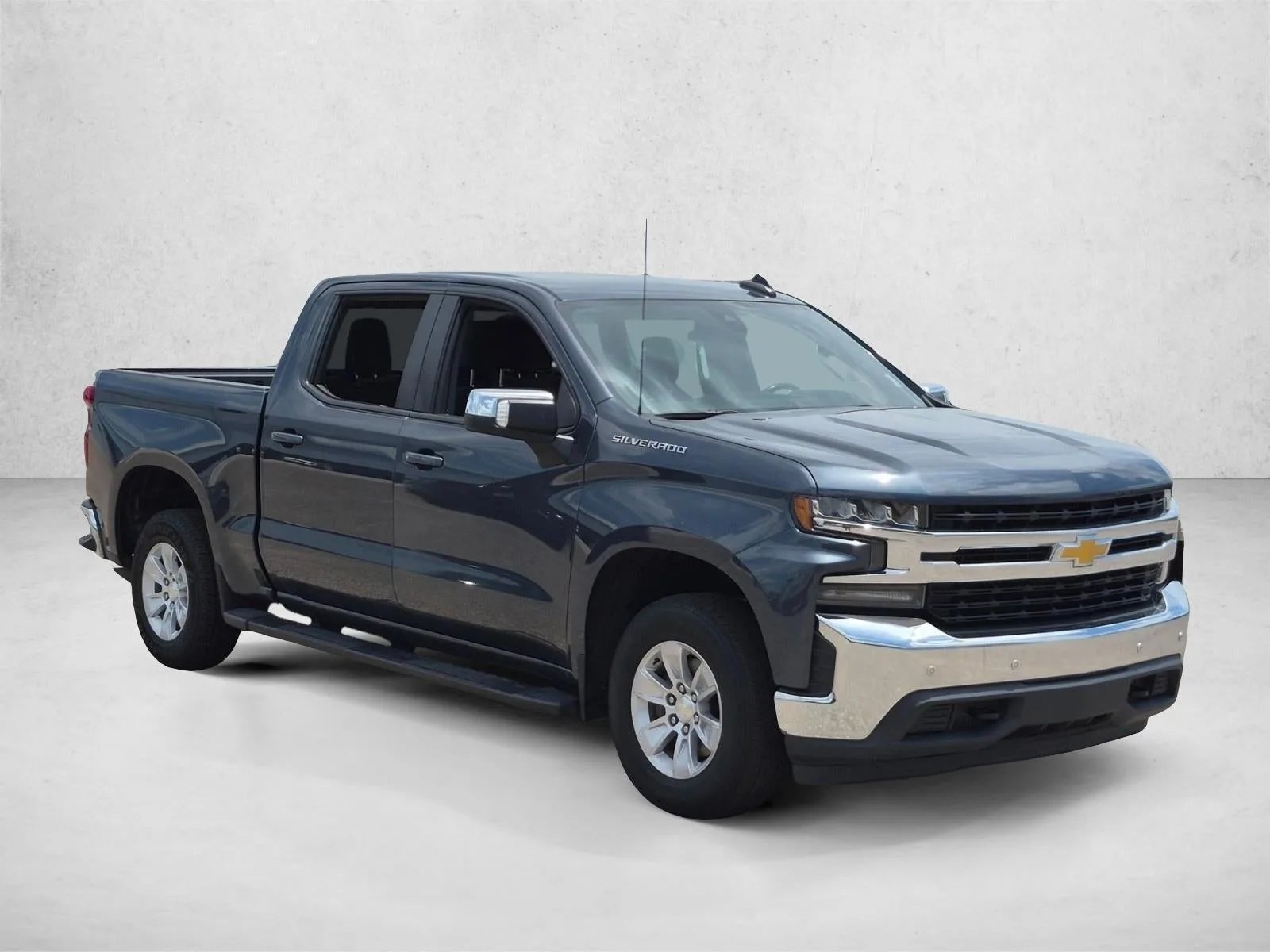 2020 Chevrolet Silverado 1500 LT photo 3