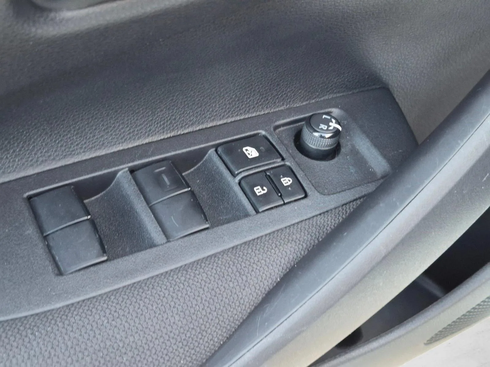 2024 Toyota Corolla LE CVT (Natl) photo 9