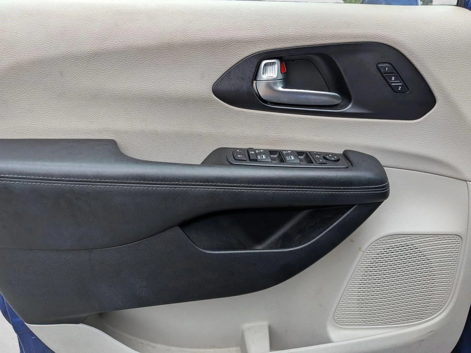 2020 Chrysler Pacifica Limited FWD photo 10