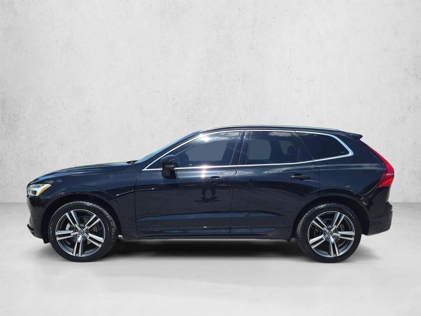 2019 Volvo XC60 T5 FWD Momentum photo 9