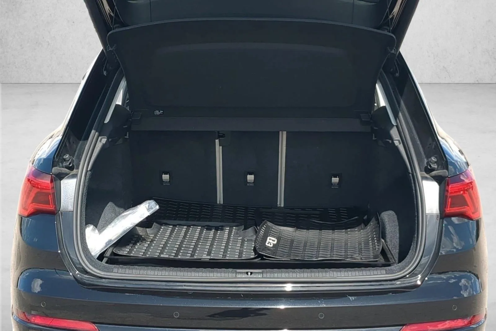 2022 Audi Q3 Premium 40 TFSI quattro photo 6