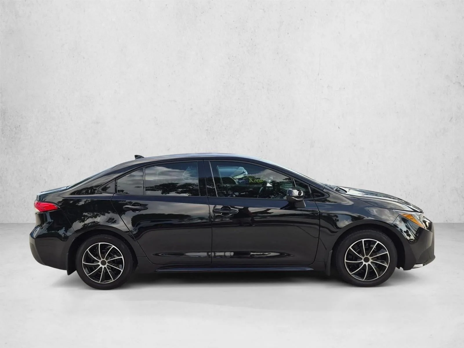 2026 Toyota Corolla LE CVT (Natl) photo 4