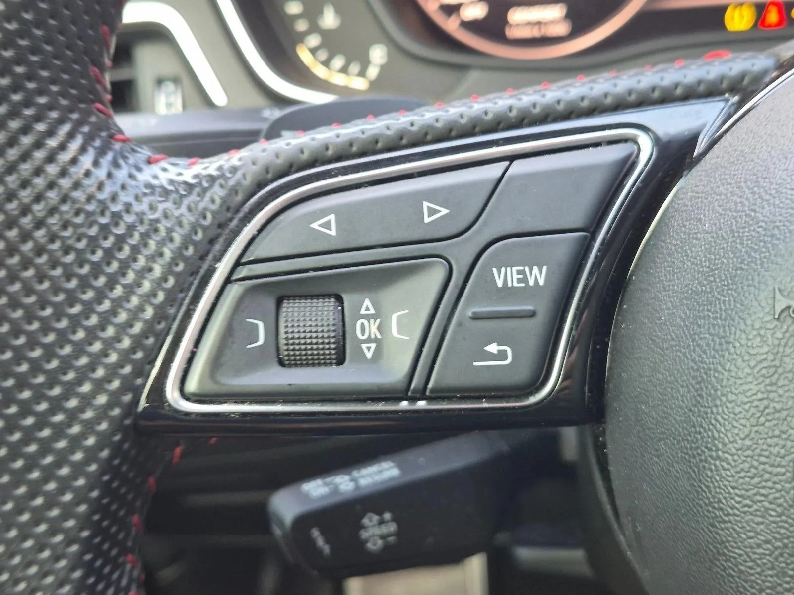 2019 Audi A4 Premium Plus 45 TFSI quattro photo 4