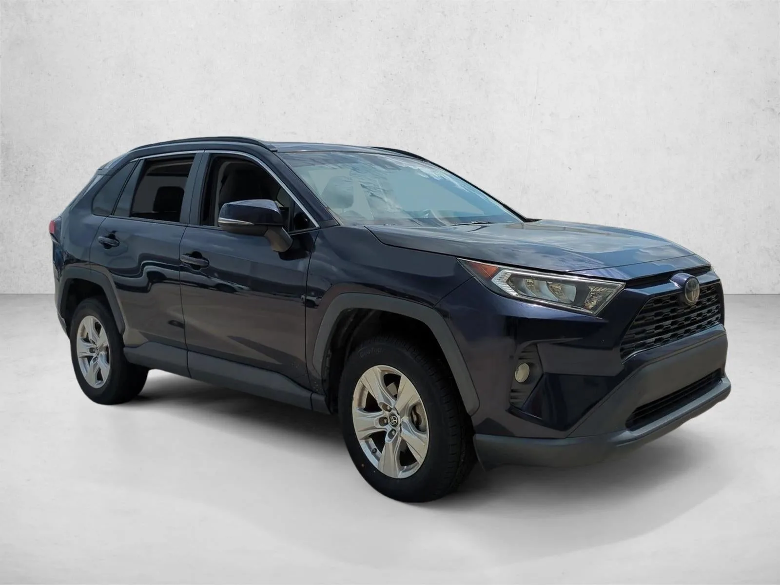 2019 Toyota RAV4 XLE FWD (GS) photo 3