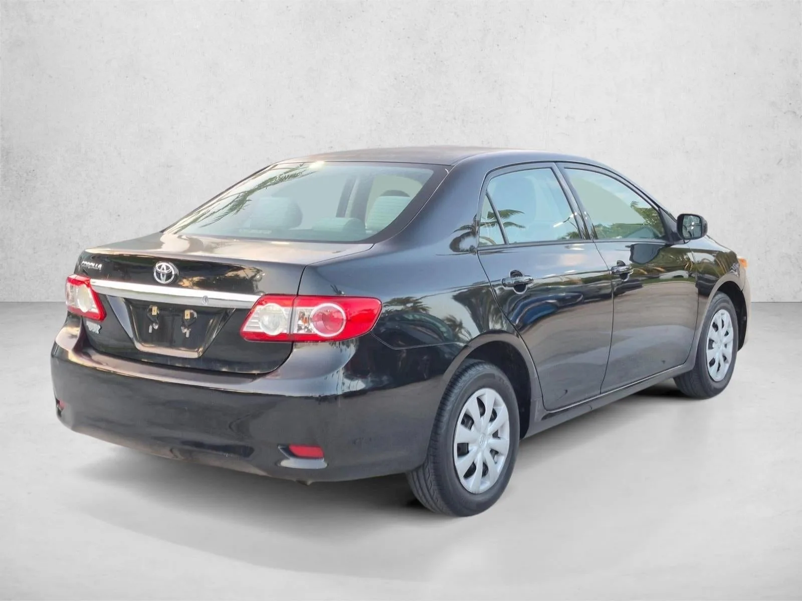2013 Toyota Corolla 4dr Sdn Auto L (Natl) photo 5