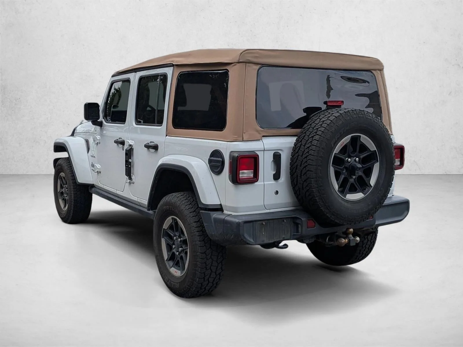 2018 Jeep Wrangler Unlimited Sahara 4x4 photo 8