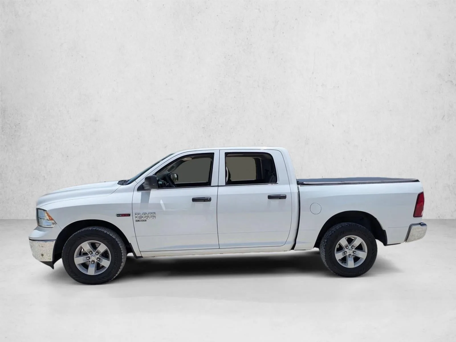 2019 RAM 1500 Classic Tradesman 4x2 Crew Cab 5'7" Box photo 7