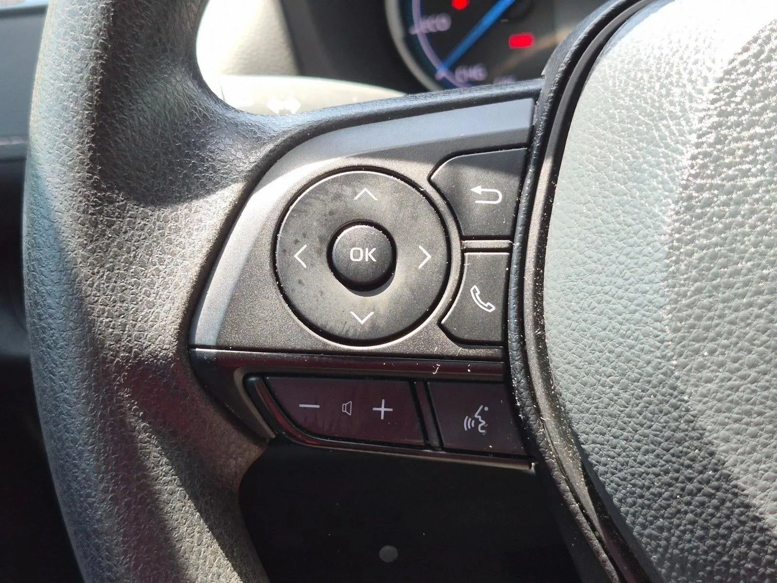 2024 Toyota RAV4 Hybrid XLE photo 12