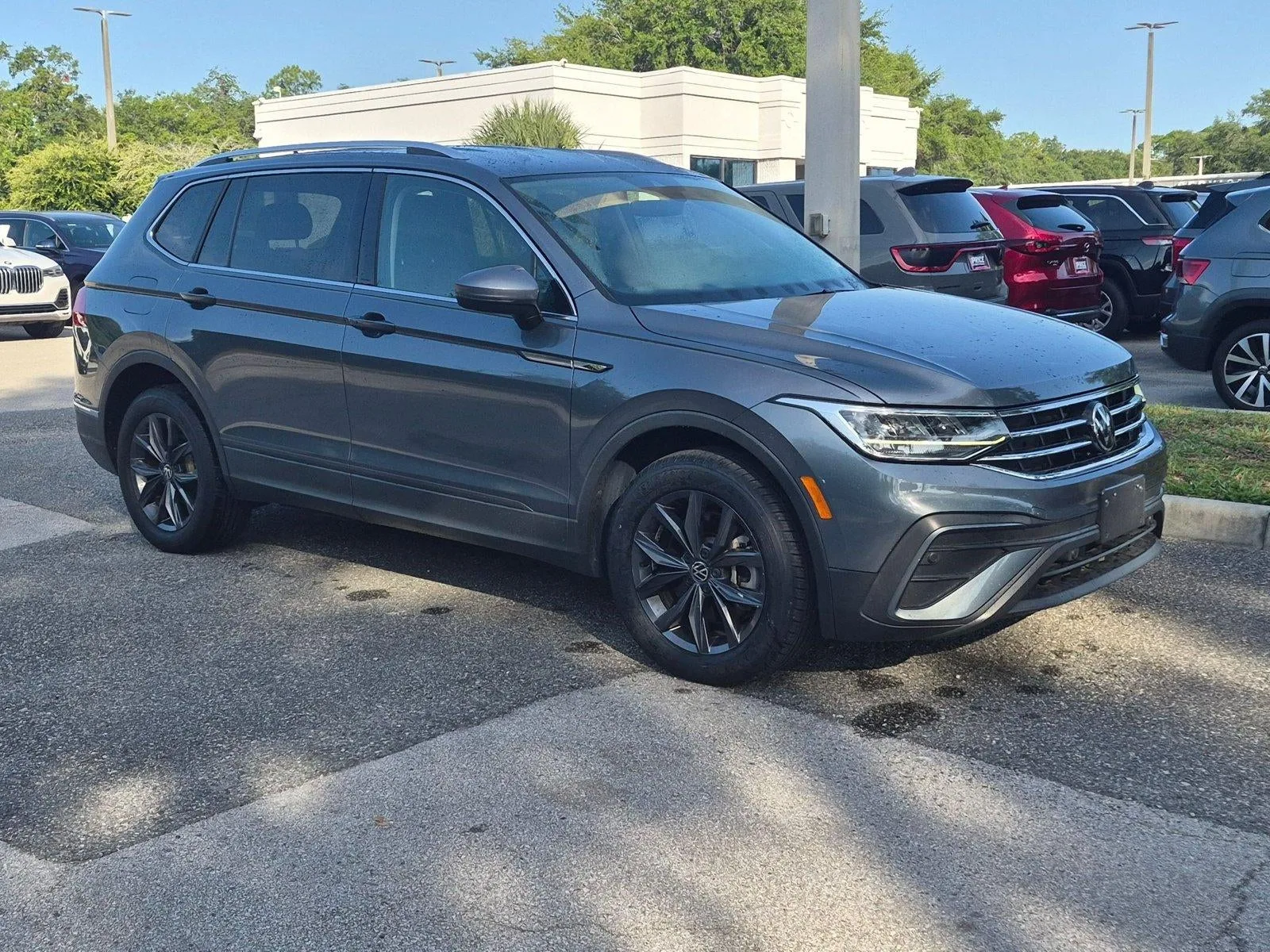 2022 Volkswagen Tiguan 2.0T SE FWD photo 3