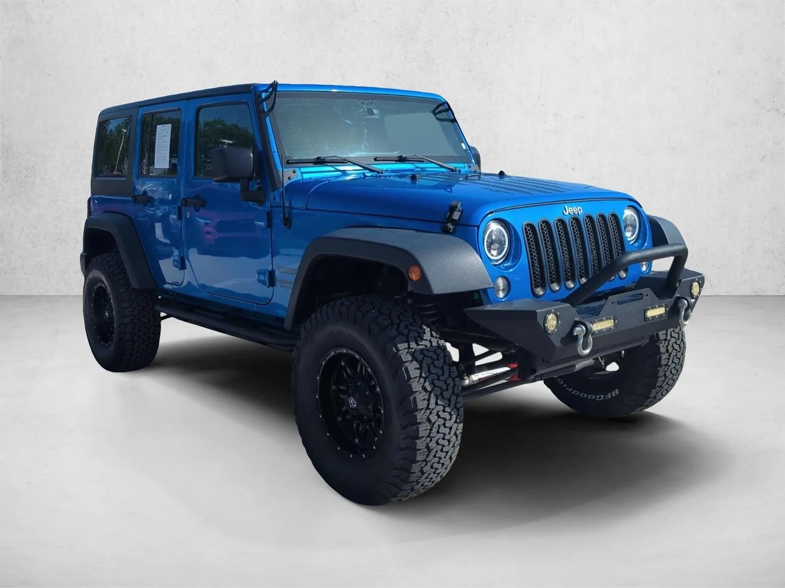 2016 Jeep Wrangler Unlimited 4WD 4dr Sport photo 3