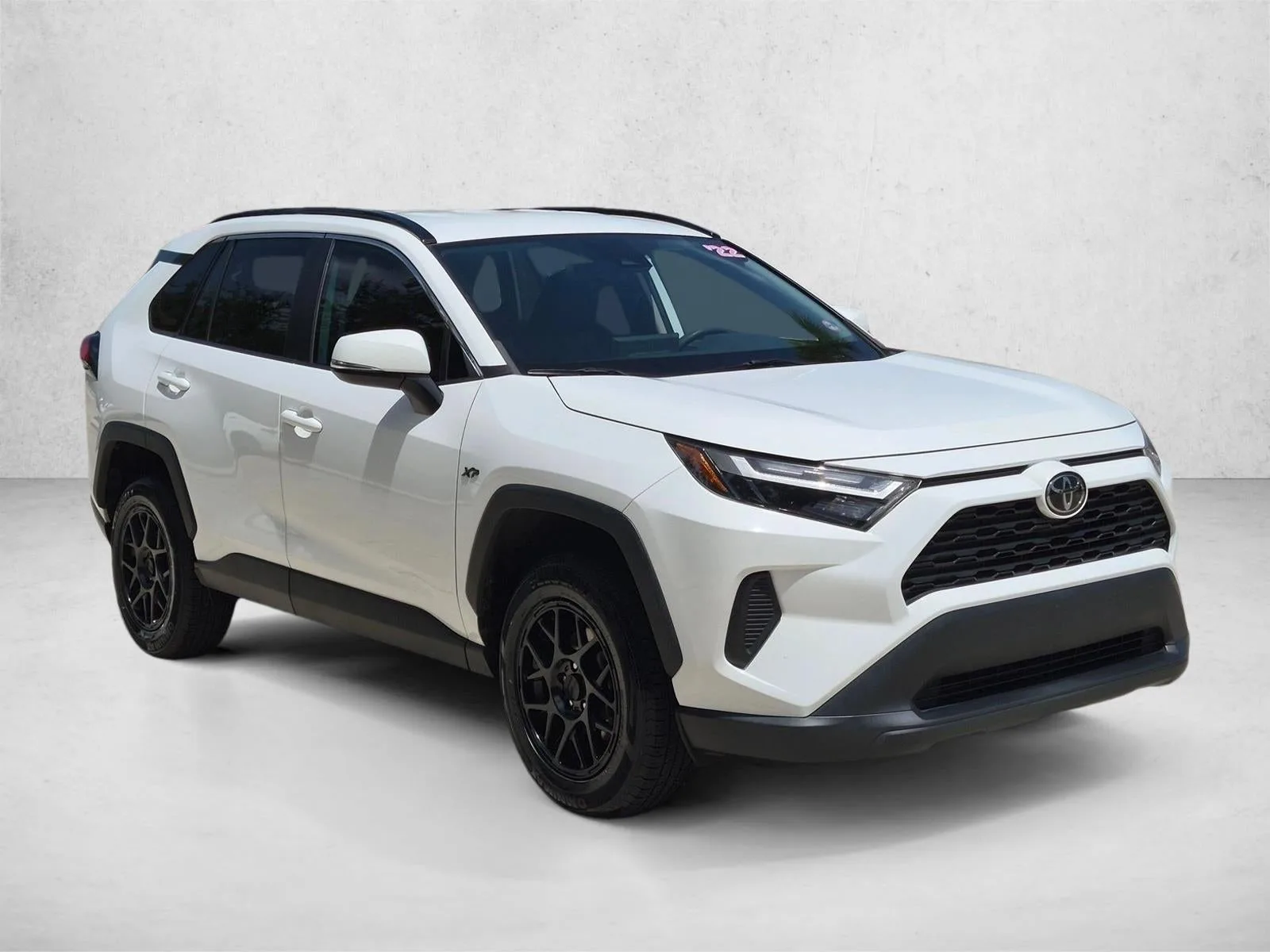 2022 Toyota RAV4 XLE FWD (GS) photo 3