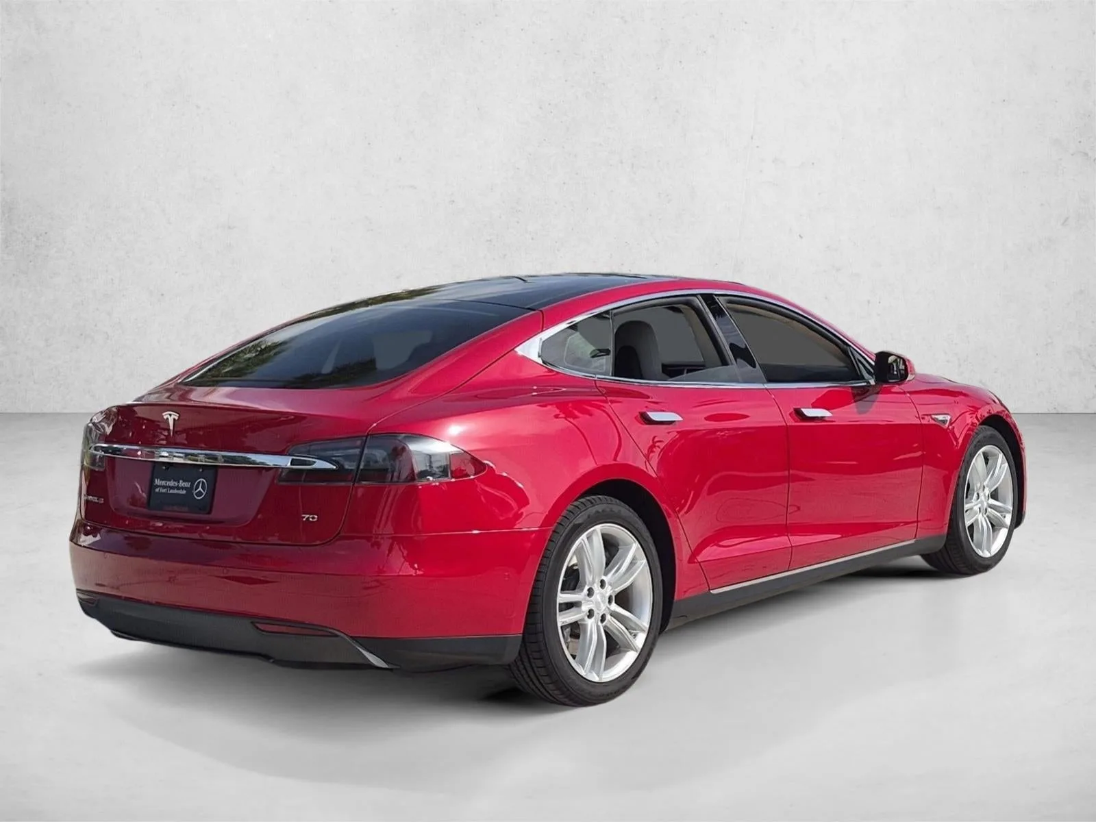 2016 Tesla Model S 4dr Sdn RWD 70 kWh Battery photo 5