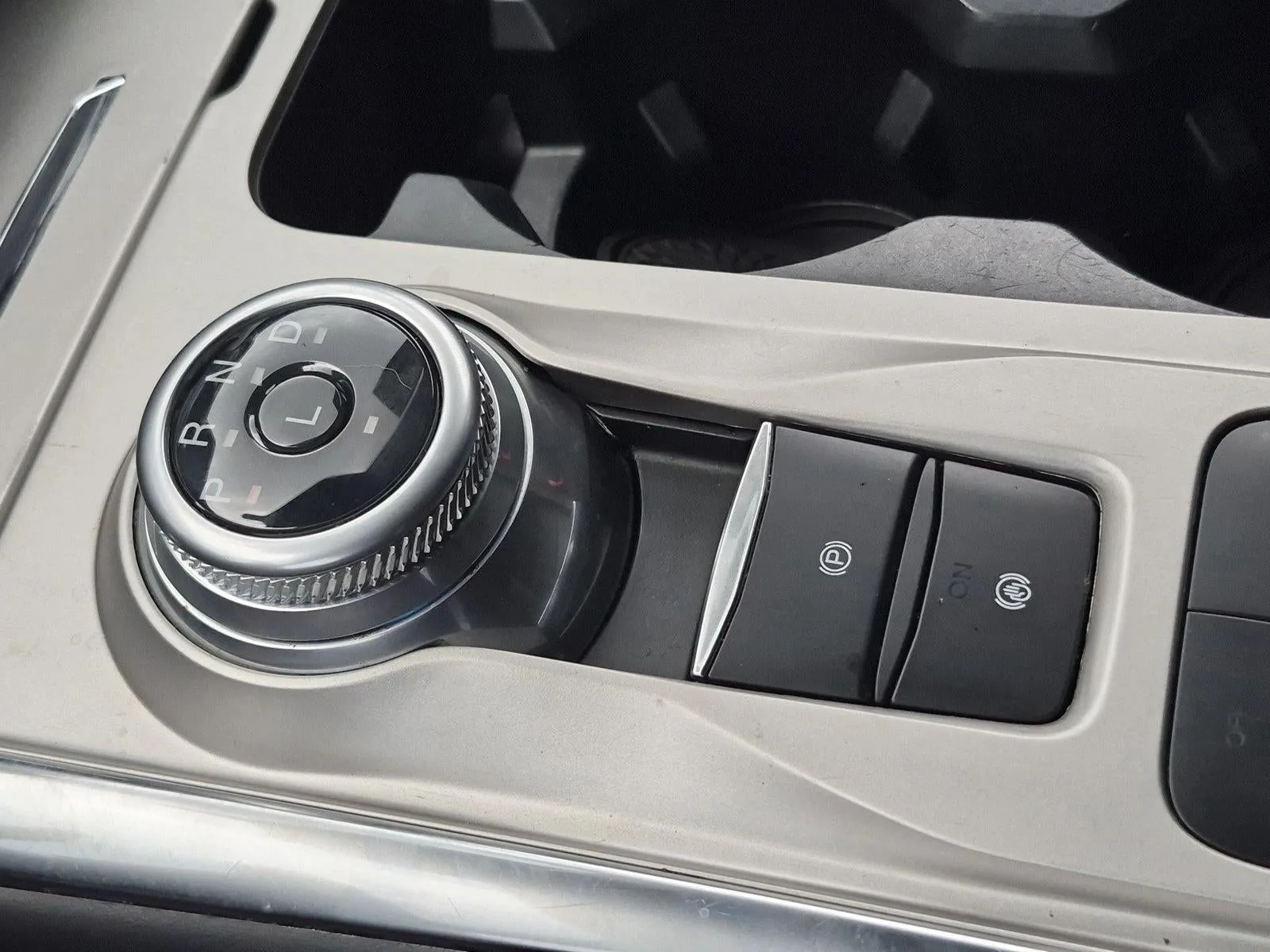 2023 Ford Explorer XLT photo 12