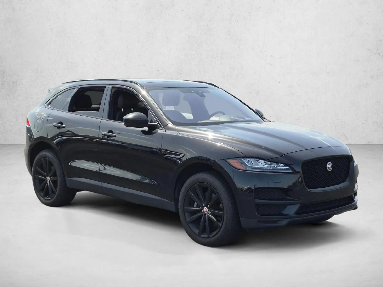 2017 Jaguar F-PACE 35t Prestige photo 3