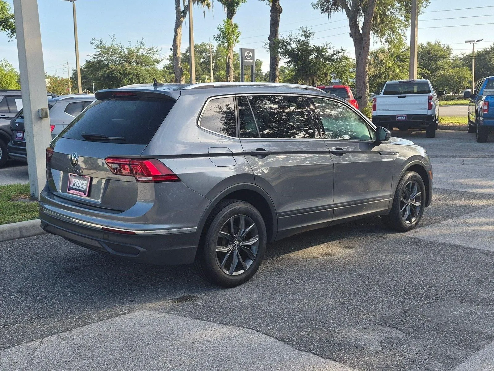 2022 Volkswagen Tiguan 2.0T SE FWD photo 5