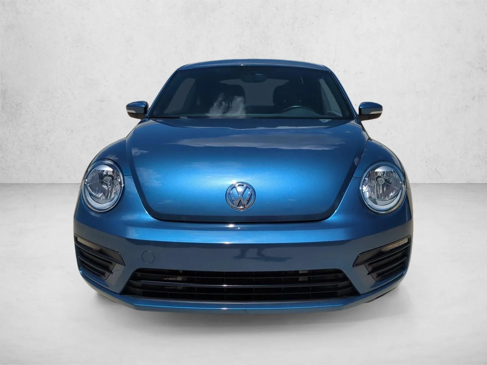 2019 Volkswagen Beetle S Auto photo 2