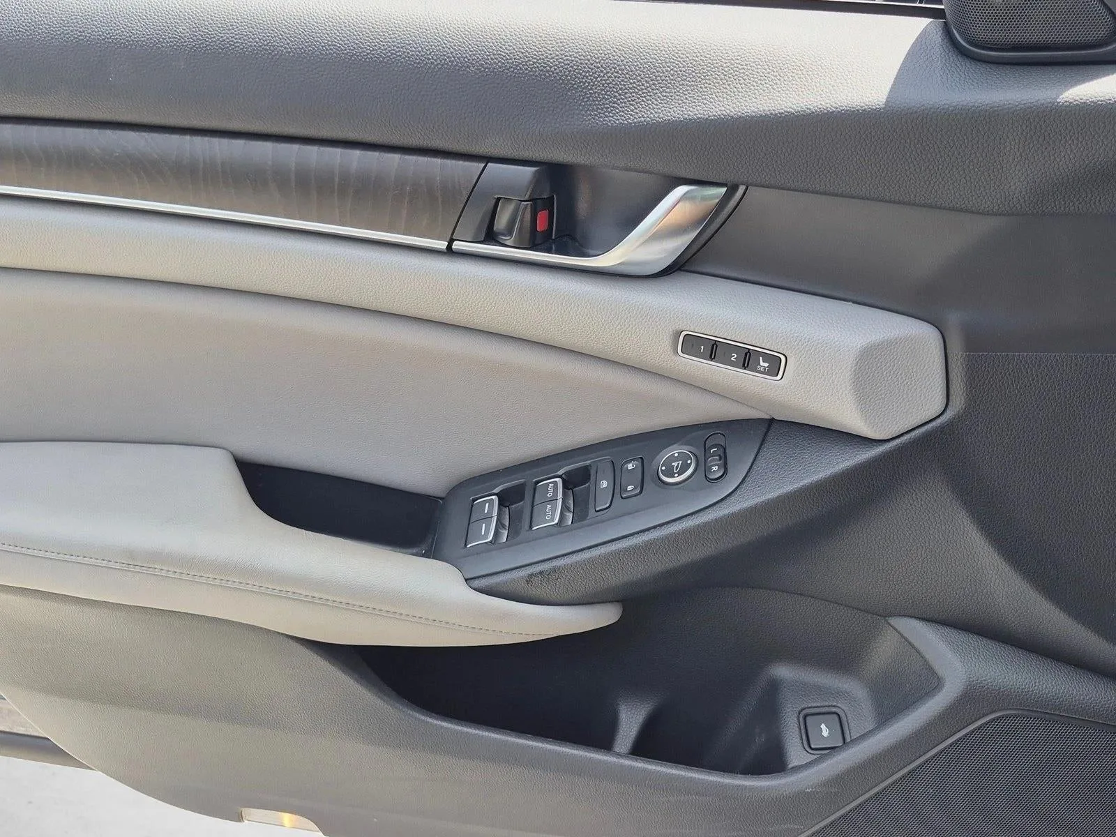 2018 Honda Accord Touring photo 11
