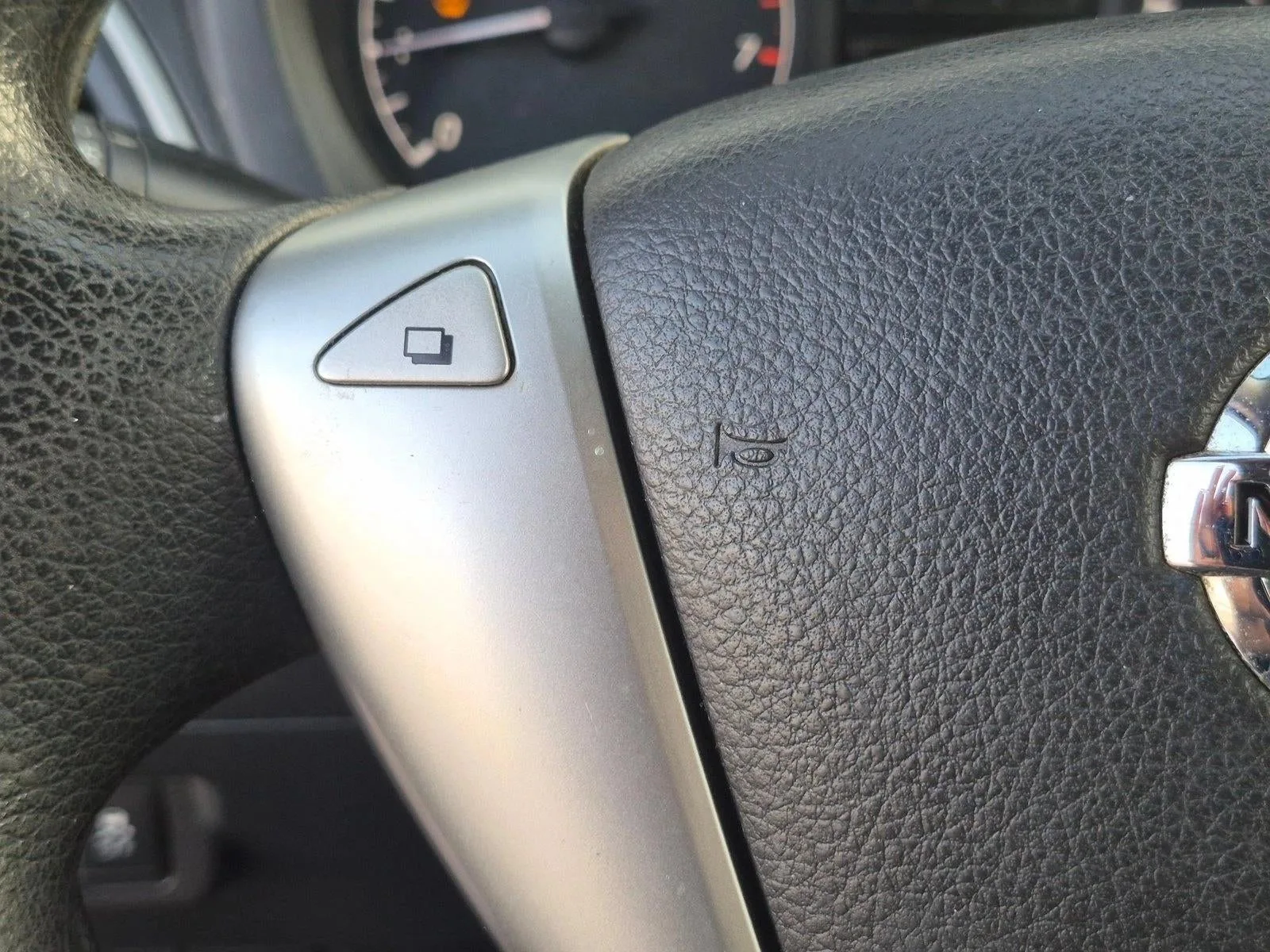 2014 Nissan Sentra 4dr Sdn I4 CVT S photo 6