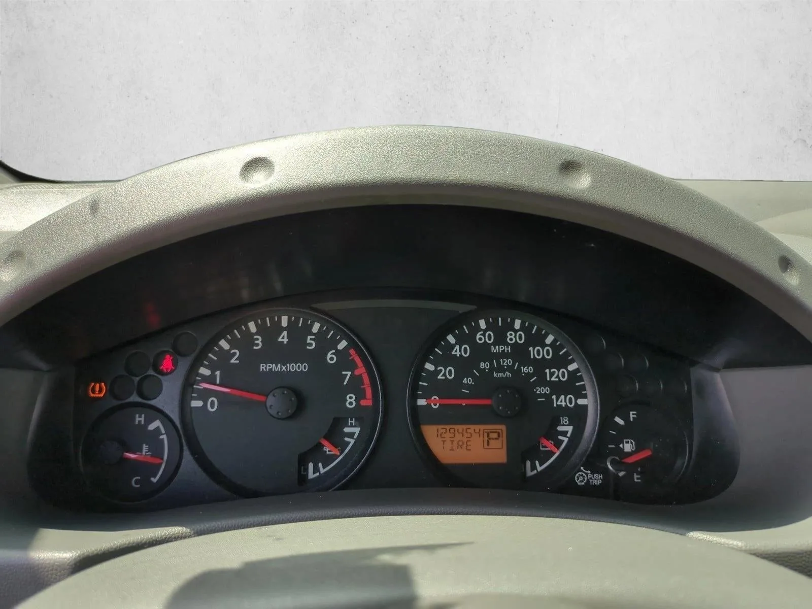 2012 Nissan Frontier 2WD Crew Cab SWB Auto SV photo 6